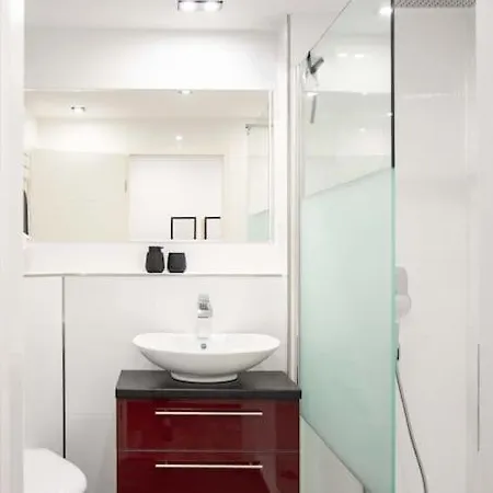 Schoene 2-zimmerwhg 2-4 Personen, Gut Angebunden 아파트 *